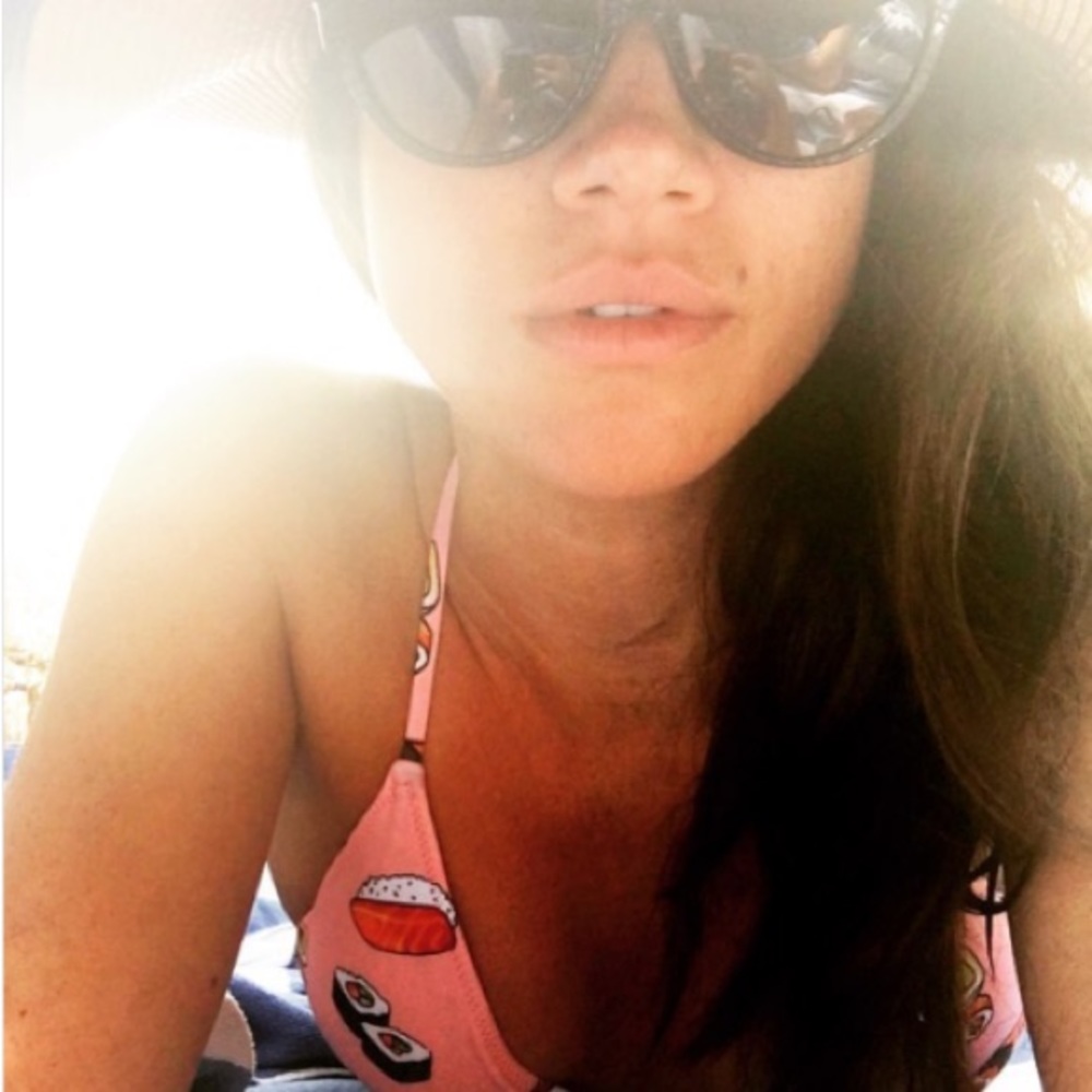 ❣️CLOSET CLEAR OUT ❣️ F21 Meghan Markle Sushi Triangle Bikini Top
